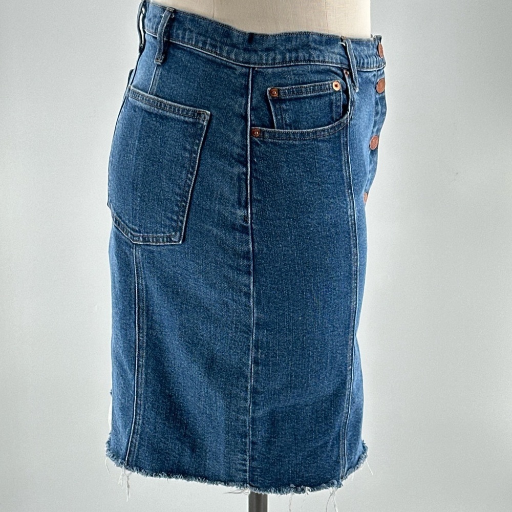 GAP Denim Button Front pencil Skirt Size 32 Raw Hem Medium Wash Y2K Vintage - Picture 3 of 10